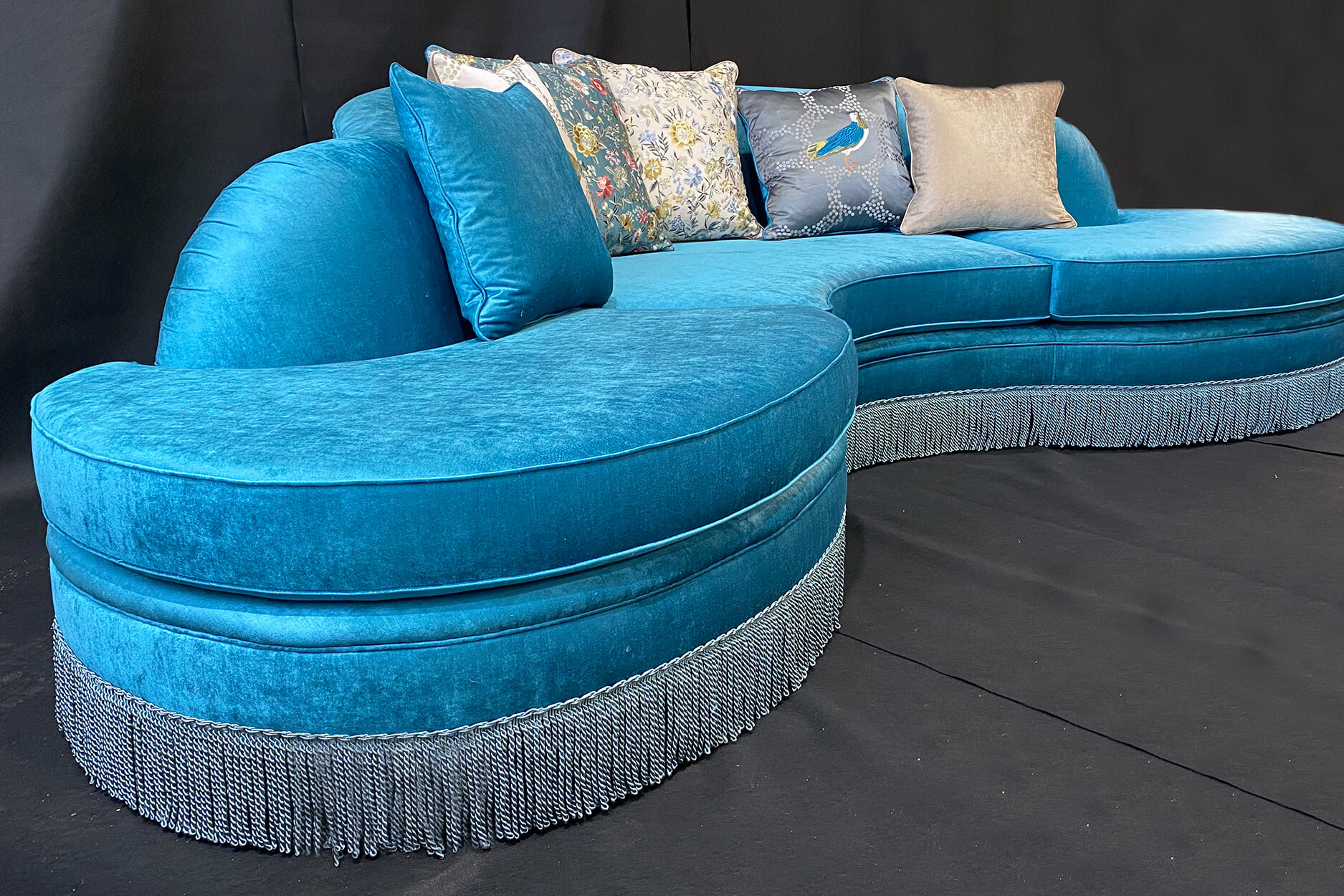 Luxury Curved Sofa Elegance - Luxury Interior Designer, Mark Alexander